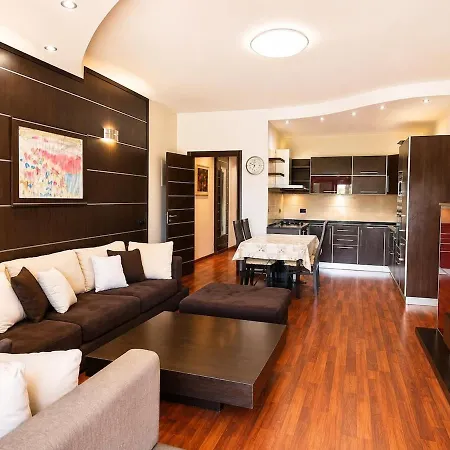 Center Escape Penthouse * Vlorë
